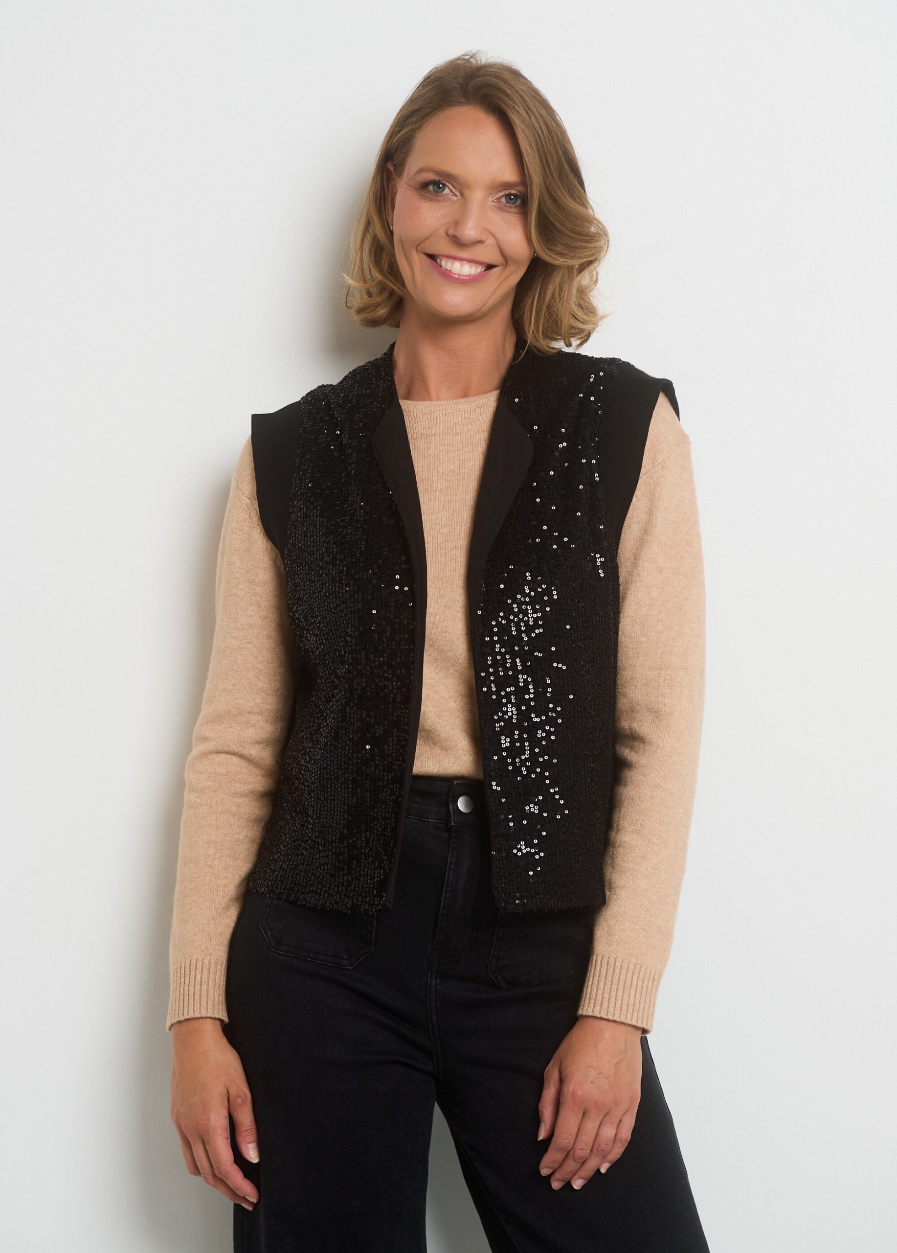 gilet-sans-manches-noir-femme-226mek.jpg